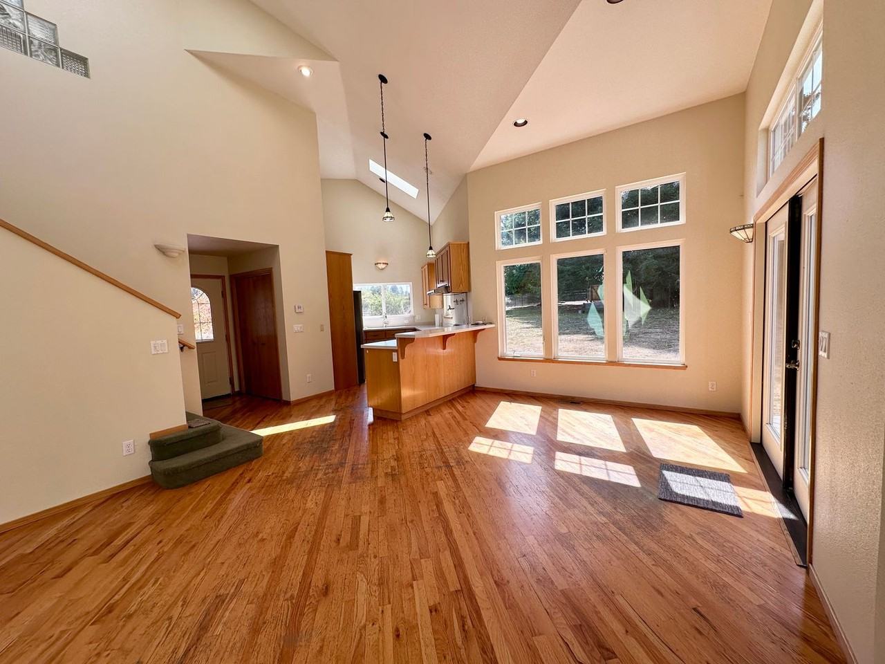 221 Russell Ln - Photo 5 of 44