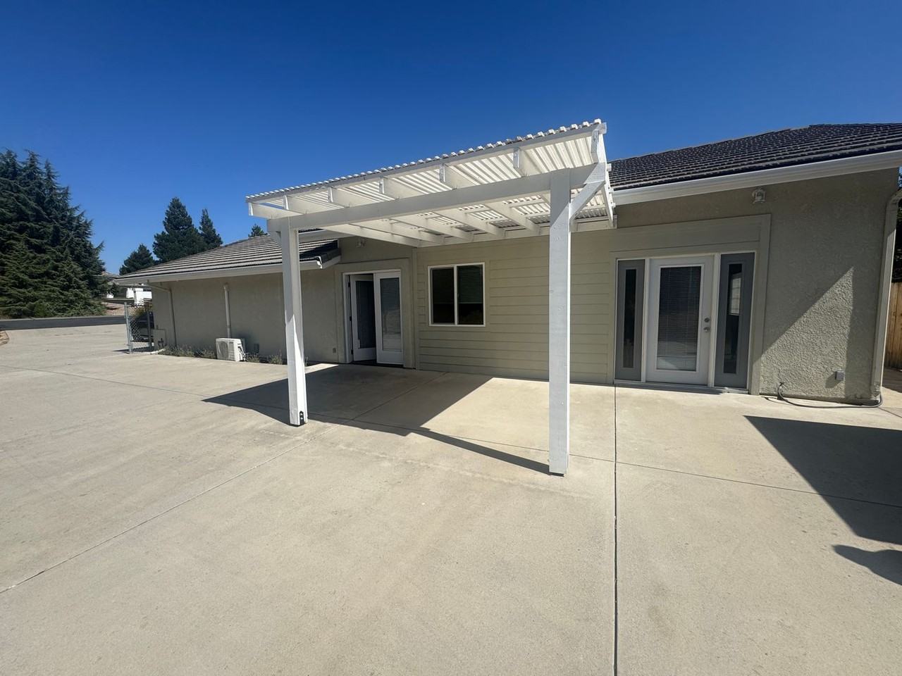 1565 Shiloh Pl - Photo 2 of 14