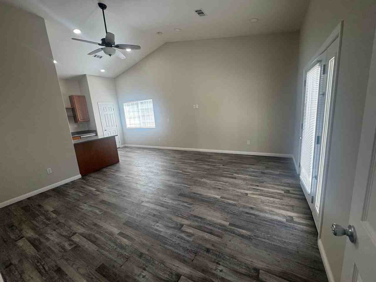 1565 Shiloh Pl - Photo 3 of 14
