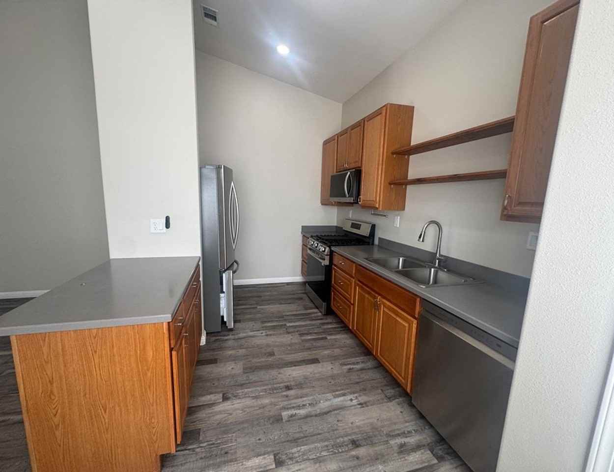 1565 Shiloh Pl - Photo 5 of 14