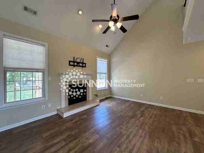 9911 Glencrest Dr - Photo 3 of 31