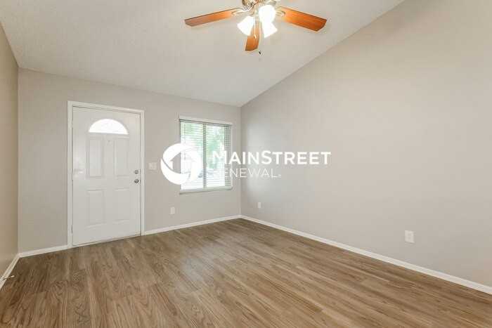 7619 W Hope Dr - Photo 3 of 16
