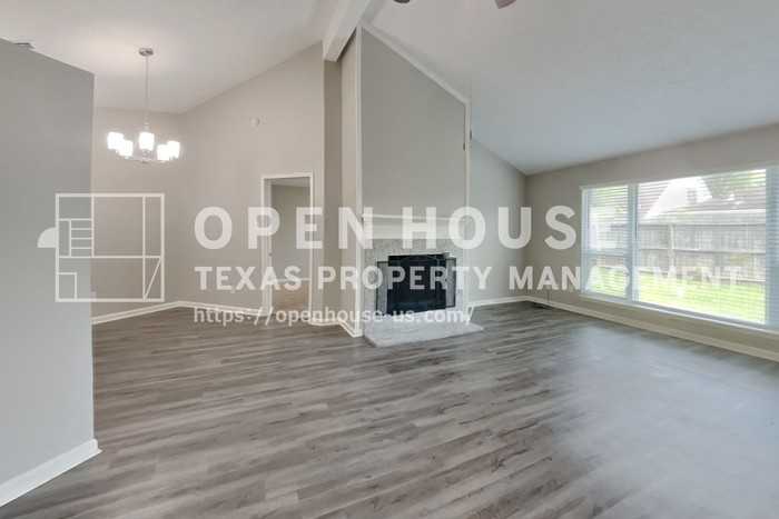 13102 Kingsmill Dr - Photo 6 of 20