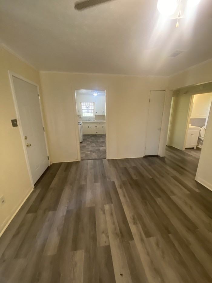 1914 Howard Dr - Photo 4 of 8