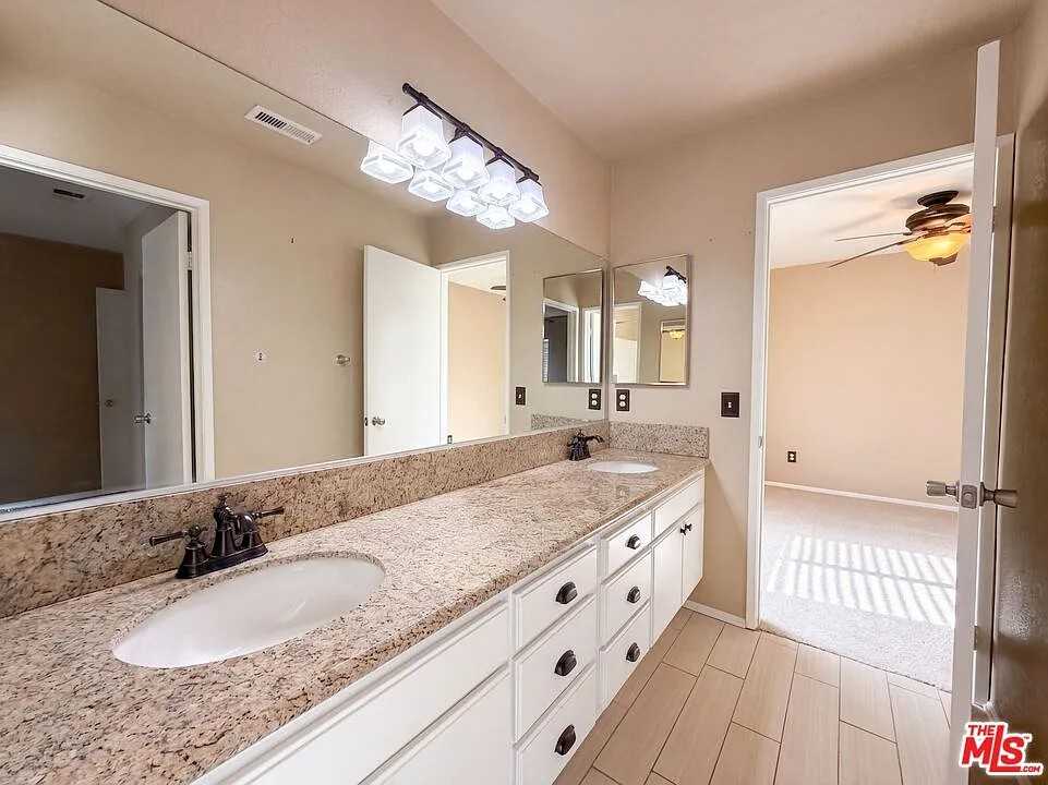 5539 West Avenue L 6 - Photo 5 of 6