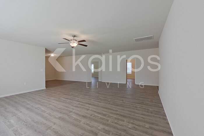 10739 Bent Brook Dr - Photo 5 of 28