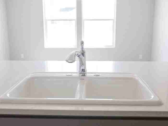 1061 E Klamath Ln - Photo 6 of 17