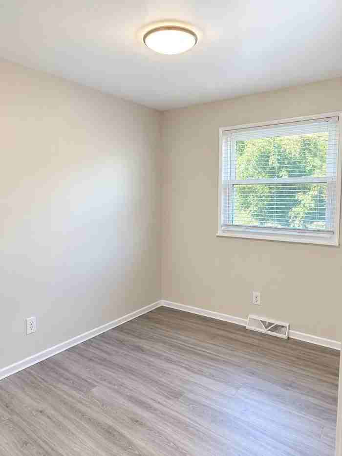 1685 Lonedell Rd - Photo 7 of 10