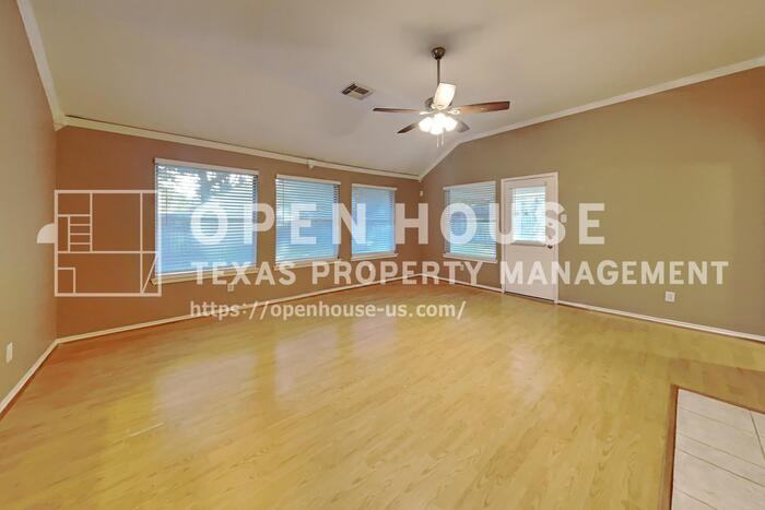 16442 Redbud Berry Ln - Photo 4 of 23