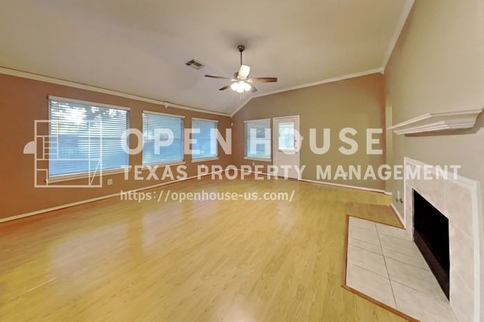16442 Redbud Berry Ln - Photo 5 of 23