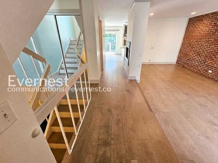 805 E 7th Ave #9 - Photo 4 of 10