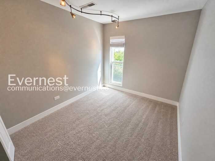 805 E 7th Ave #9 - Photo 7 of 10