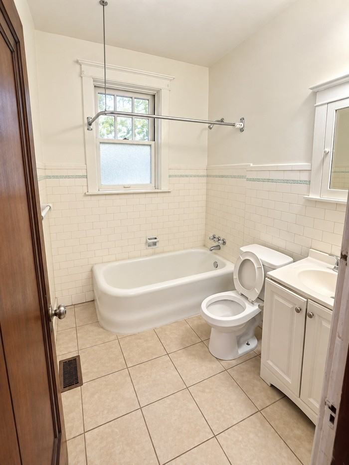 4110 Dewey Ave #1F - Photo 4 of 7