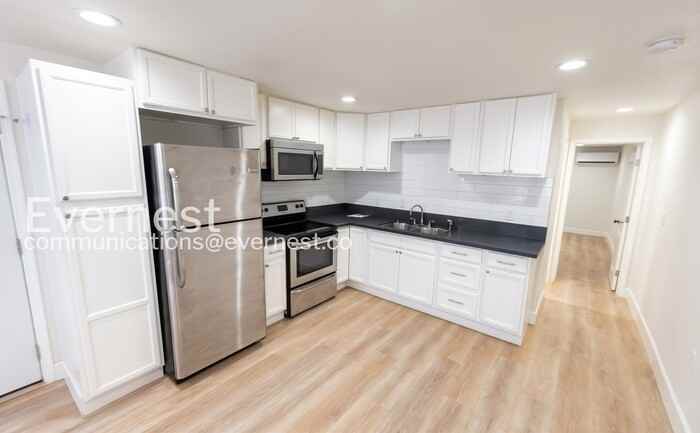 5015 Melrose Ave #B - Photo 3 of 15