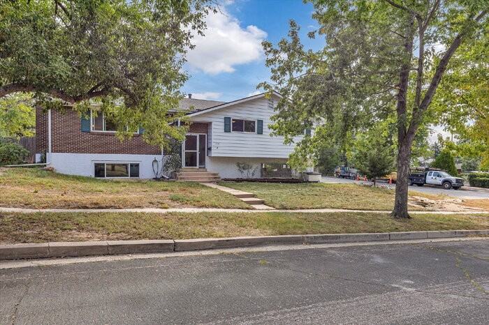 2231 Wynkoop Dr - Photo 2 of 32