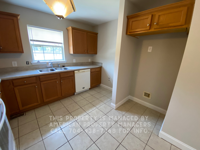 1176 Lombardi St - Photo 4 of 14