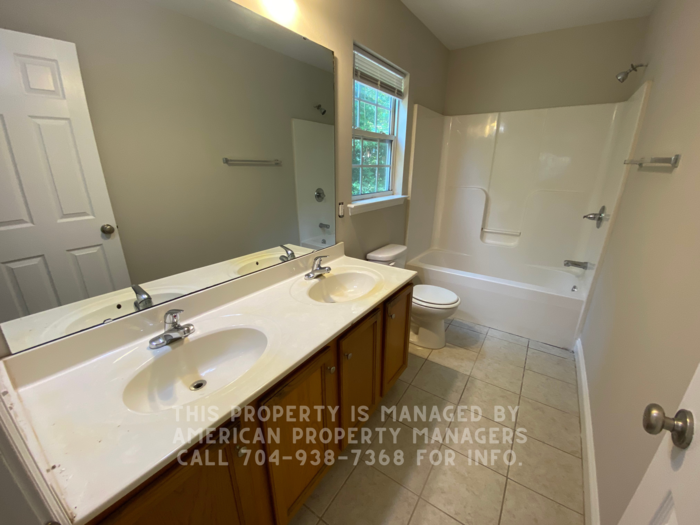 1176 Lombardi St - Photo 7 of 14