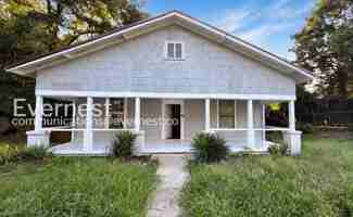 featured image of 204 Highland St E