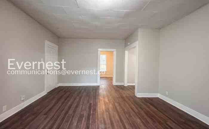 204 Highland St E - Photo 5 of 20