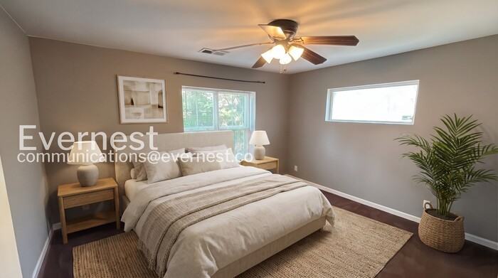 1527 Kirby Ave - Photo 2 of 14