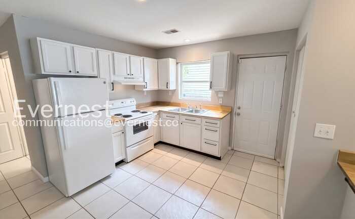 1527 Kirby Ave - Photo 3 of 14