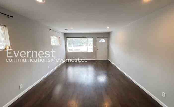 1527 Kirby Ave - Photo 5 of 14