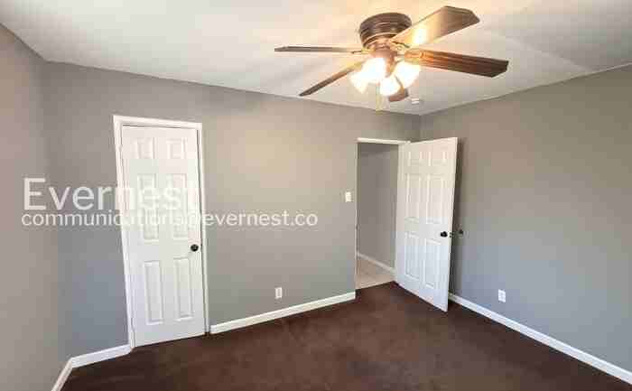 1527 Kirby Ave - Photo 7 of 14
