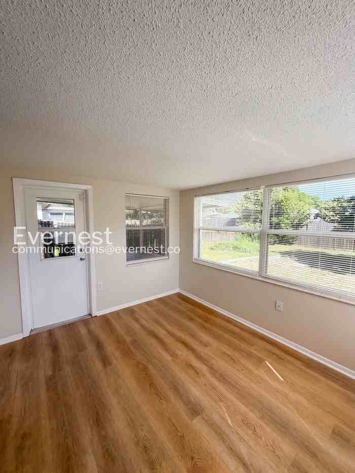 5023 Malus Dr - Photo 4 of 32