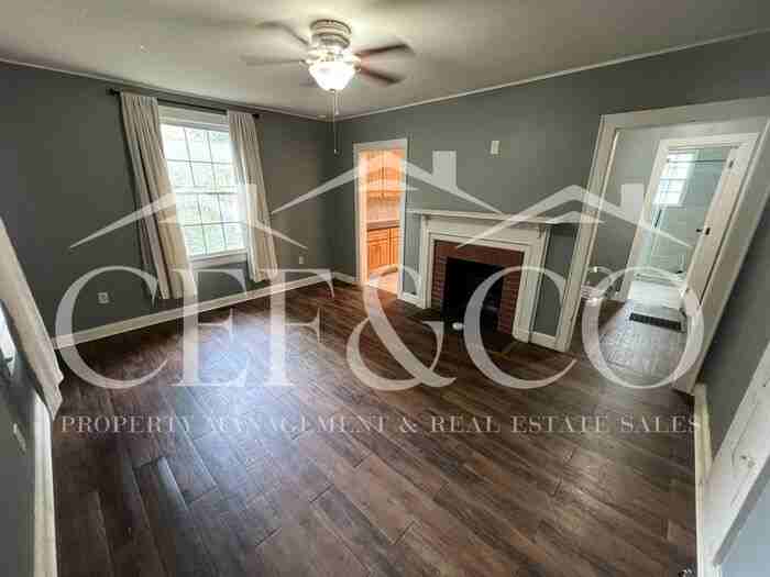 404 Gentry St - Photo 2 of 10
