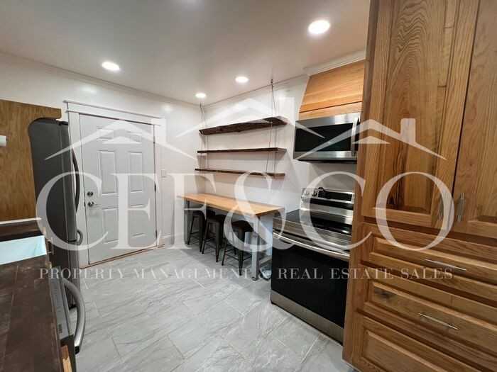 404 Gentry St - Photo 5 of 10
