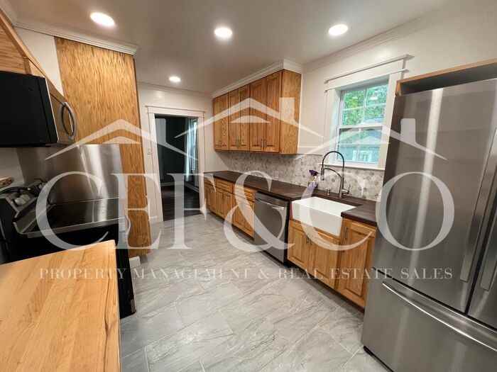 404 Gentry St - Photo 6 of 10