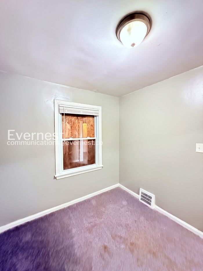20119 Indiana St - Photo 6 of 33