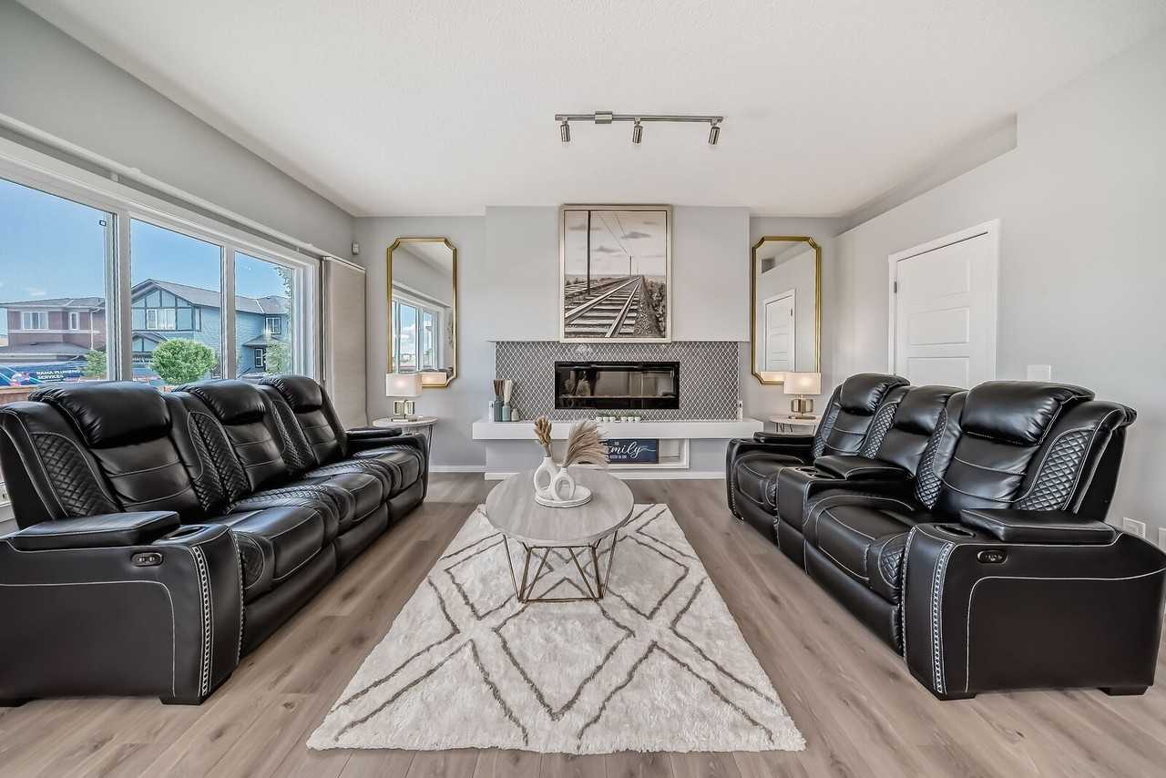 300 Walgrove Blvd Se - Photo 3 of 10