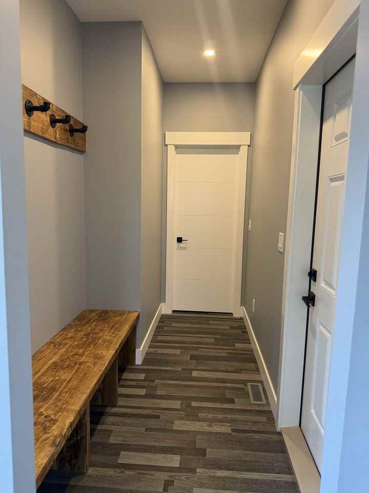 10 Tagish Ave - Photo 6 of 10
