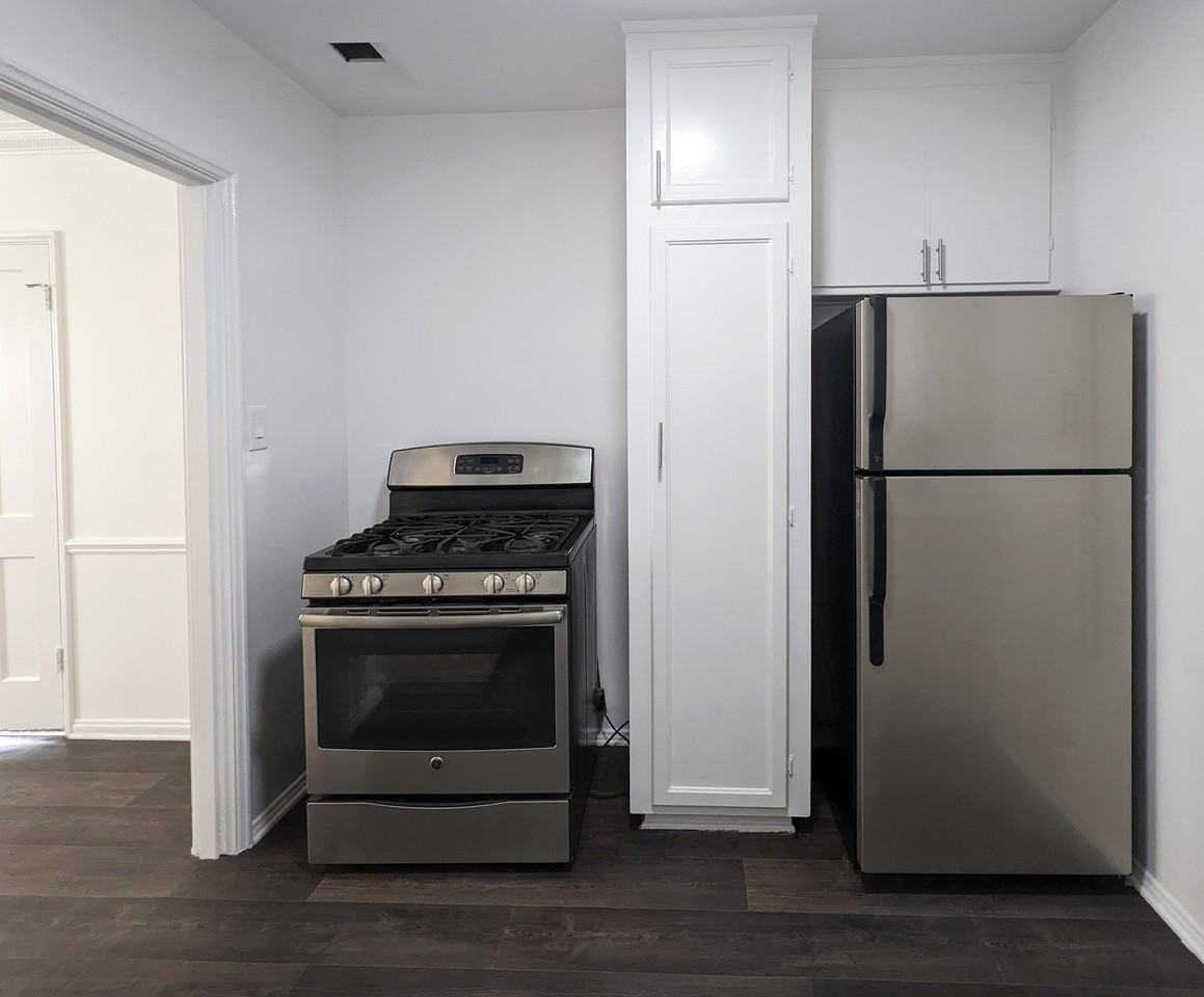 7665 Hollywood Blvd #15 - Photo 2 of 23
