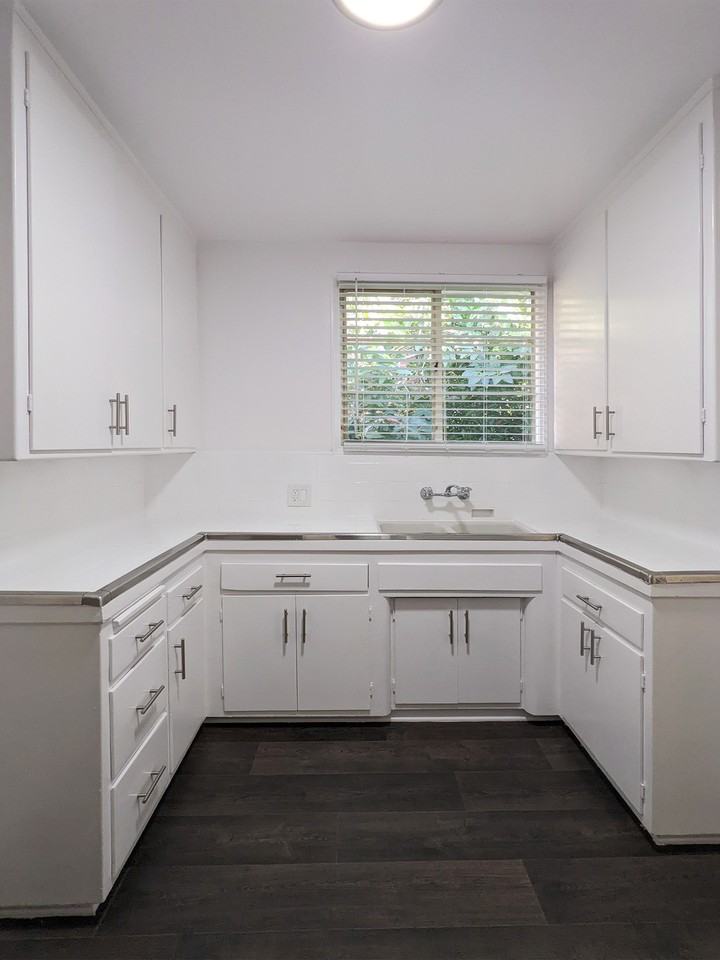 7665 Hollywood Blvd #15 - Photo 3 of 23