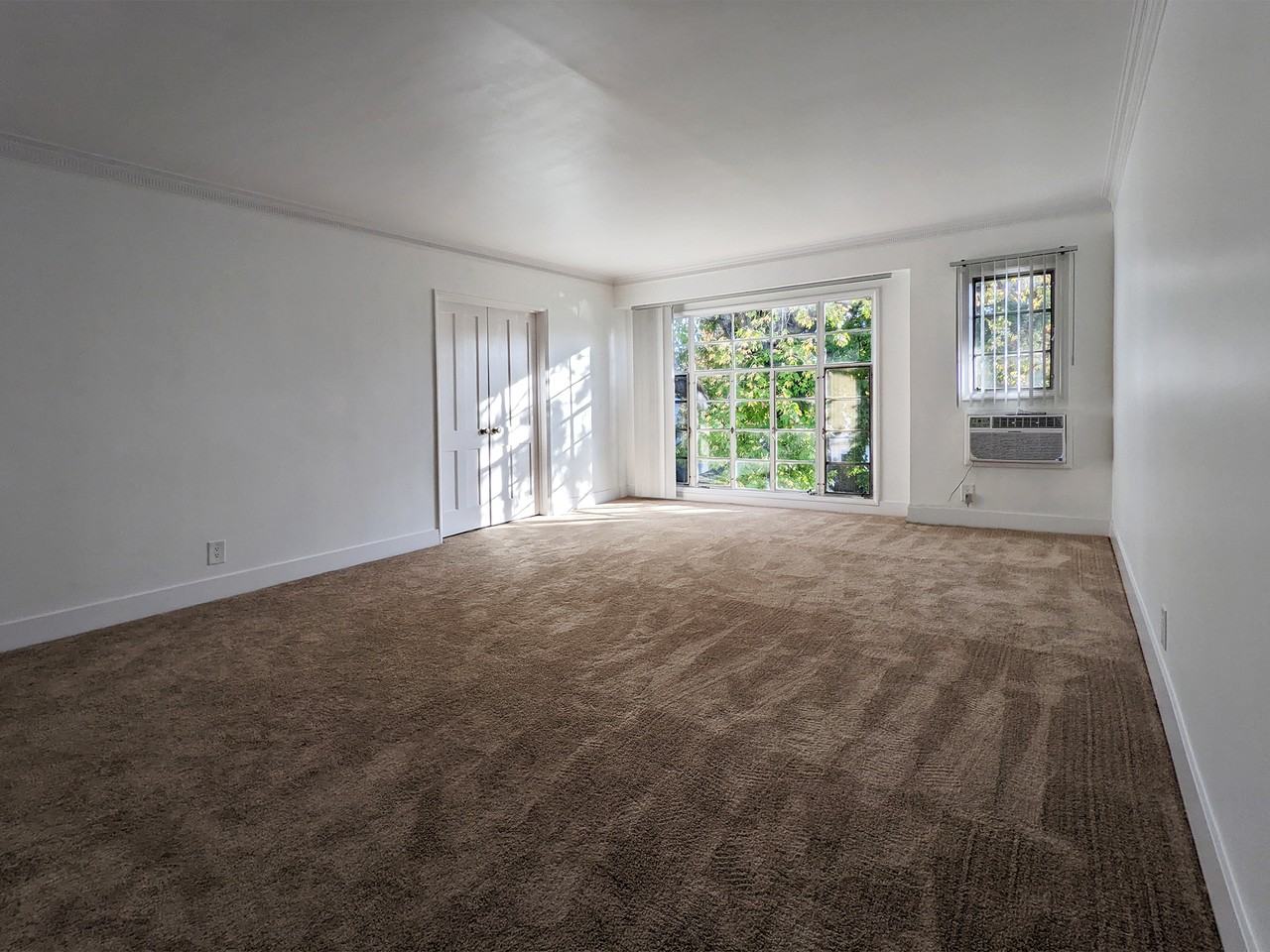7665 Hollywood Blvd #15 - Photo 5 of 23