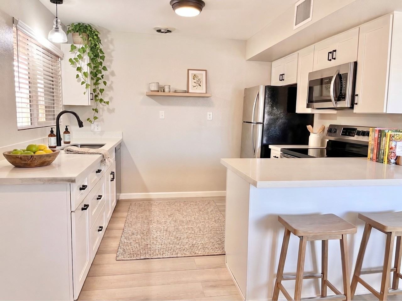 3008 N 39th St #3 - Photo 4 of 29