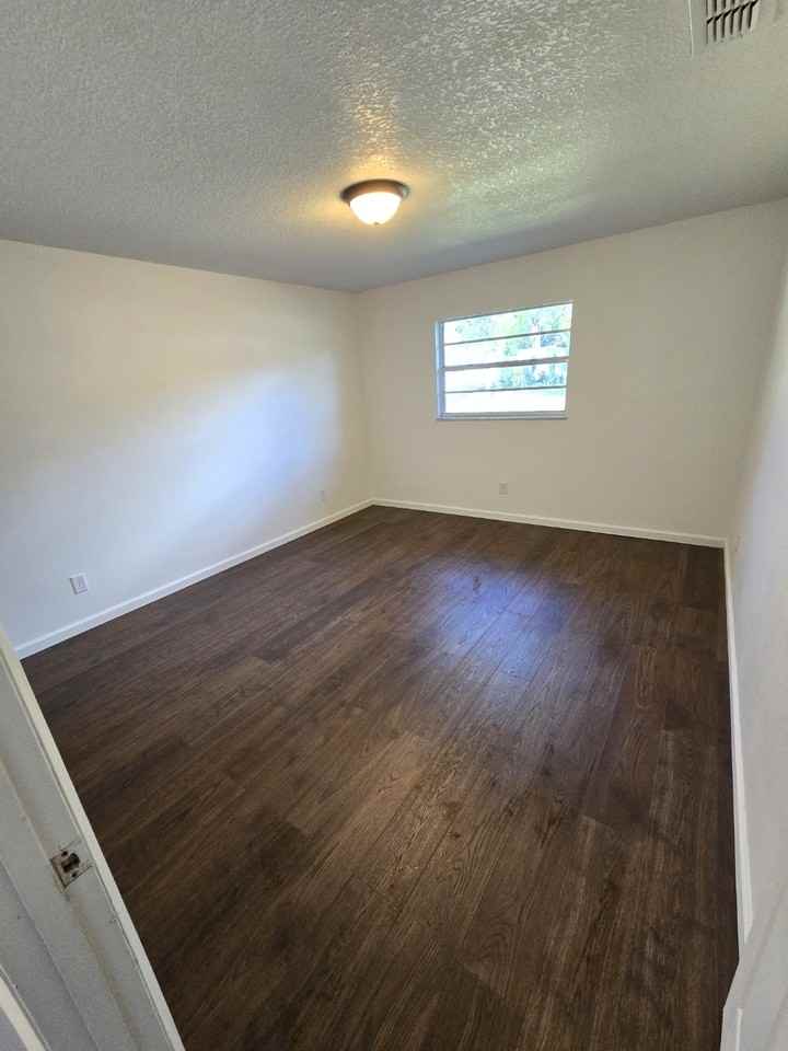 4912 9th St #1 - Photo 2 of 8