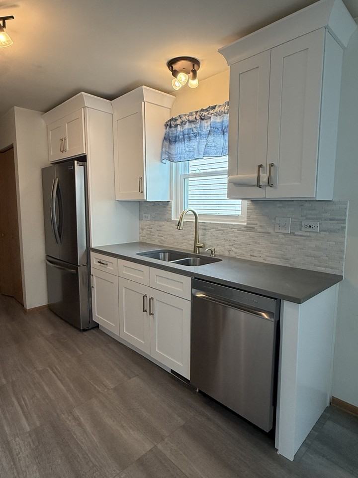 15942 W Ridge St #NA - Photo 3 of 12