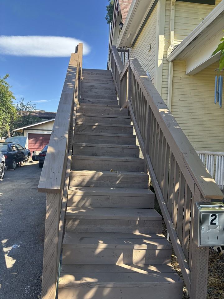 707 Se 8th St #2 - Photo 2 of 10