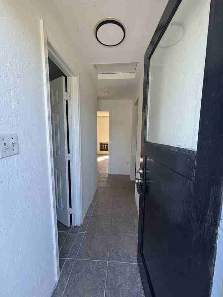 707 Se 8th St #2 - Photo 3 of 10