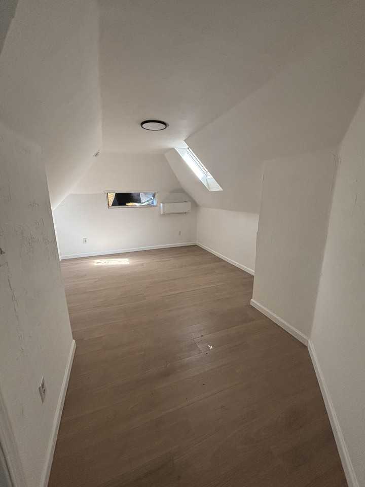 707 Se 8th St #2 - Photo 4 of 10
