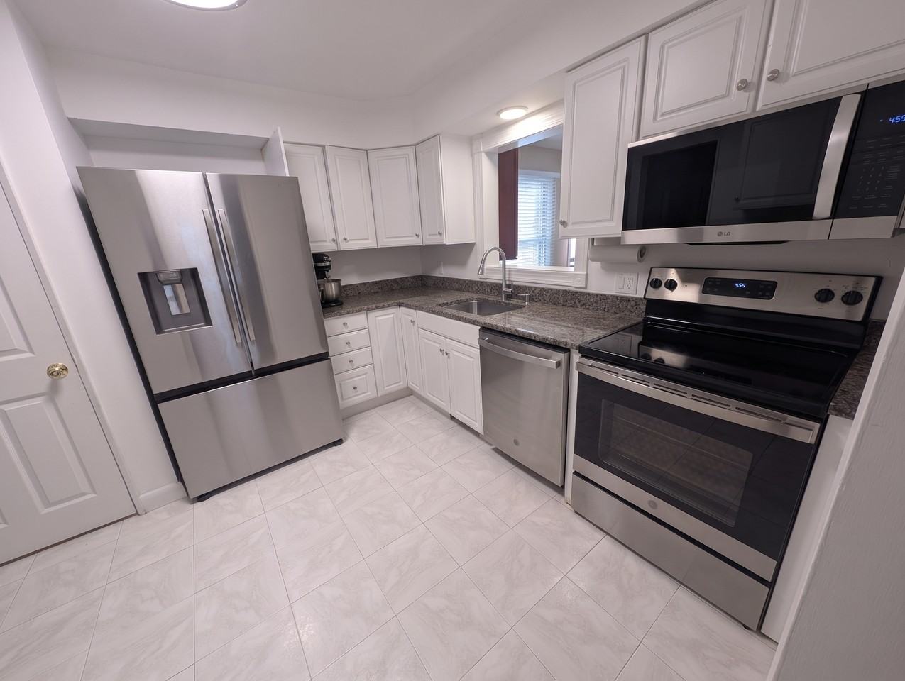 345 11th St #NA - Photo 6 of 25