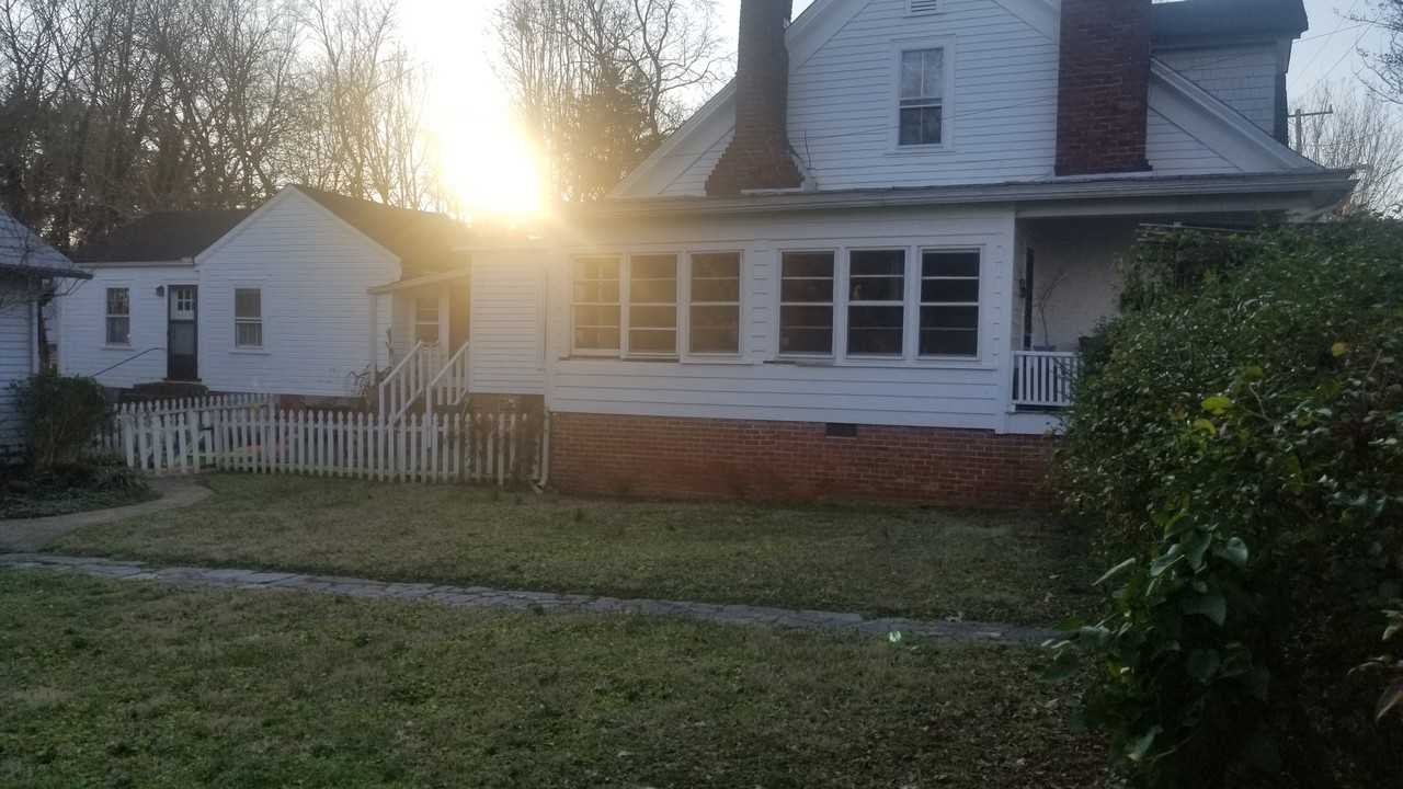 131 1/2 W King St #131-1-2 - Photo 2 of 11