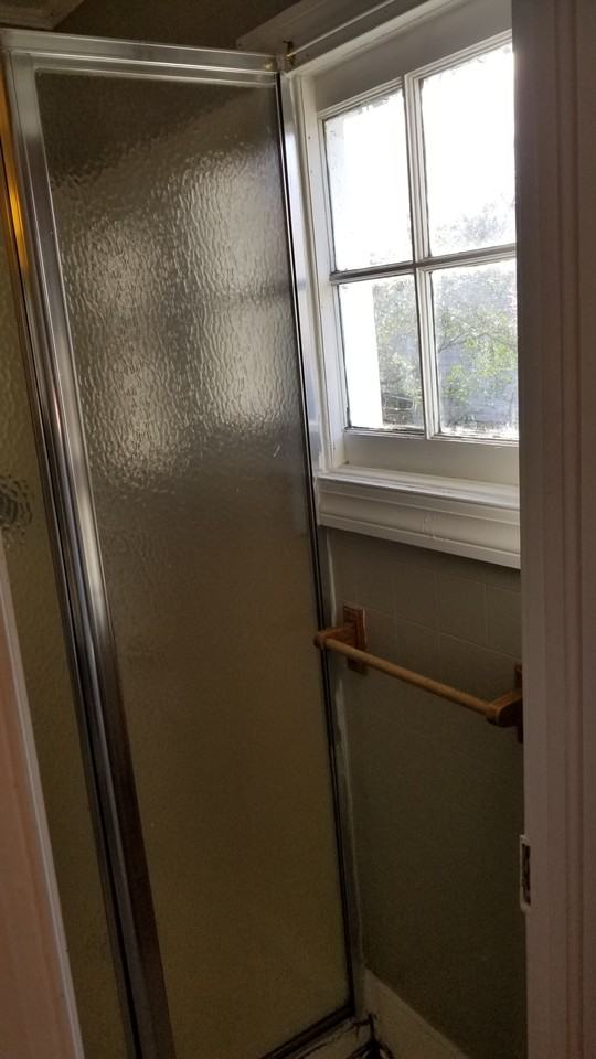 131 1/2 W King St #131-1-2 - Photo 5 of 11