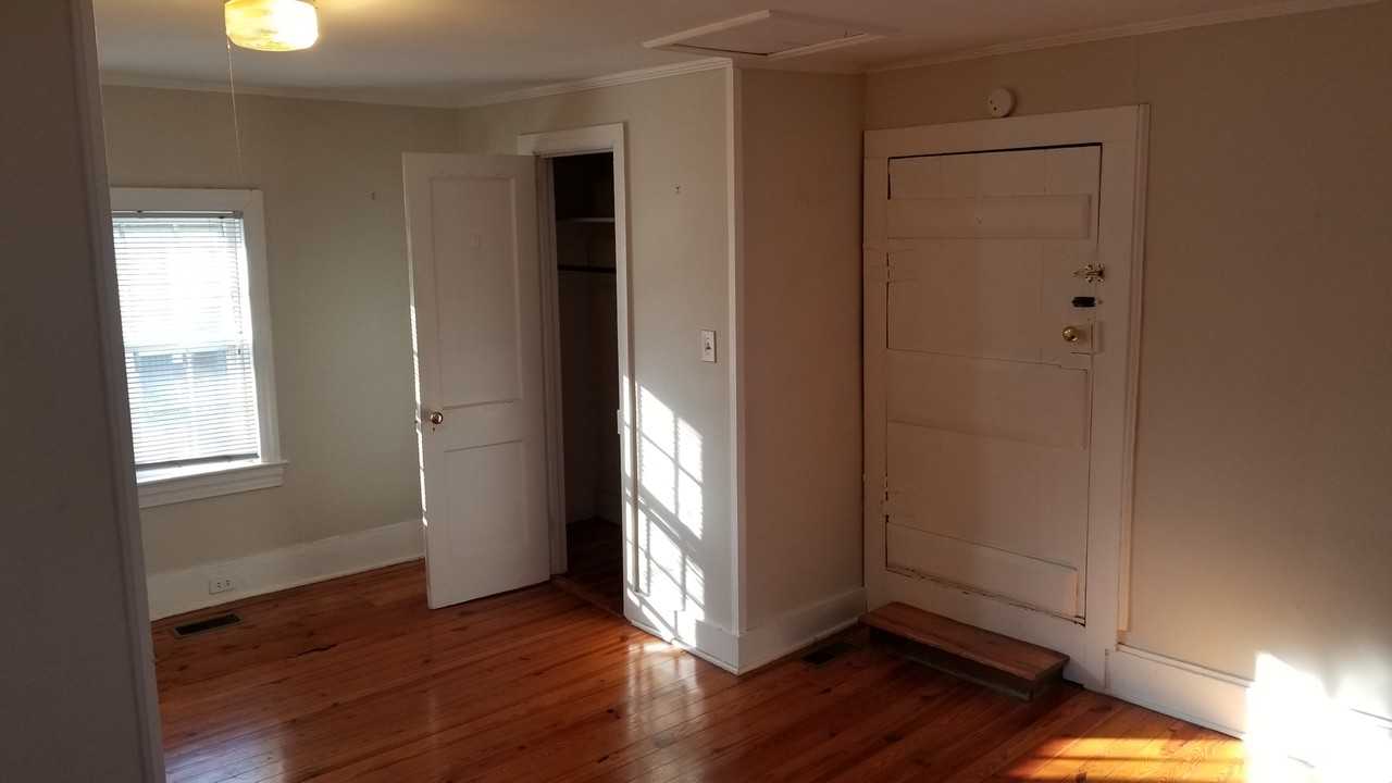 131 1/2 W King St #131-1-2 - Photo 6 of 11