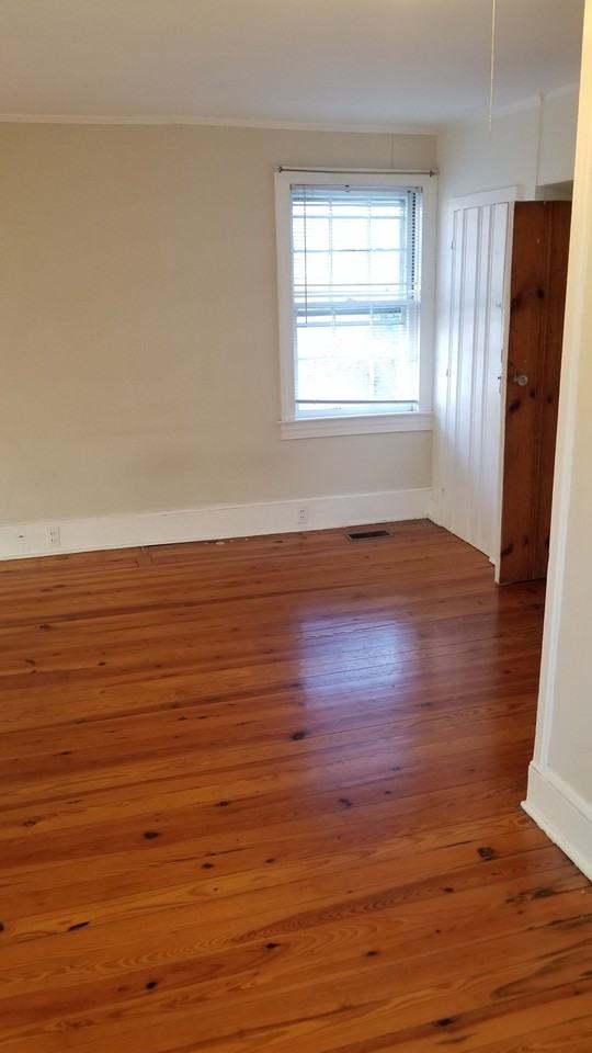131 1/2 W King St #131-1-2 - Photo 7 of 11