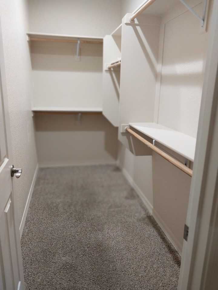 2040 Louise Ave #NA - Photo 6 of 10
