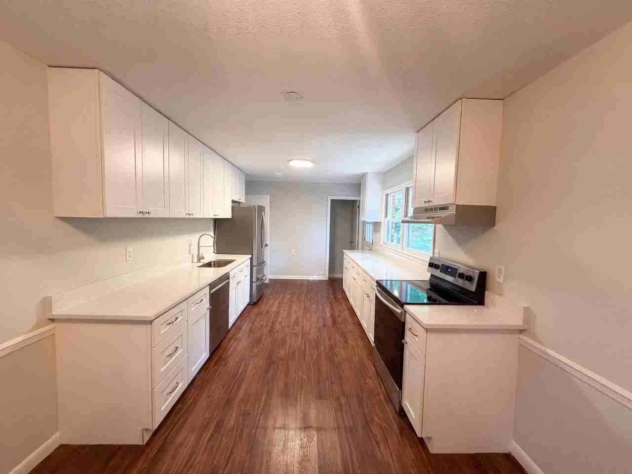 918 Hillview Dr #NA - Photo 2 of 14